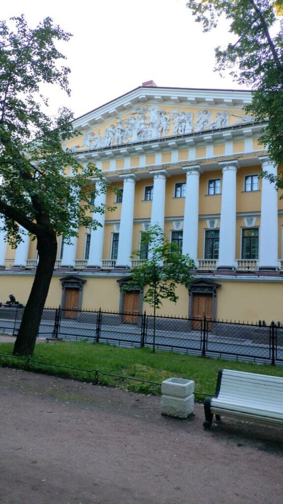 Павловский дворец как пример классицизма в России
