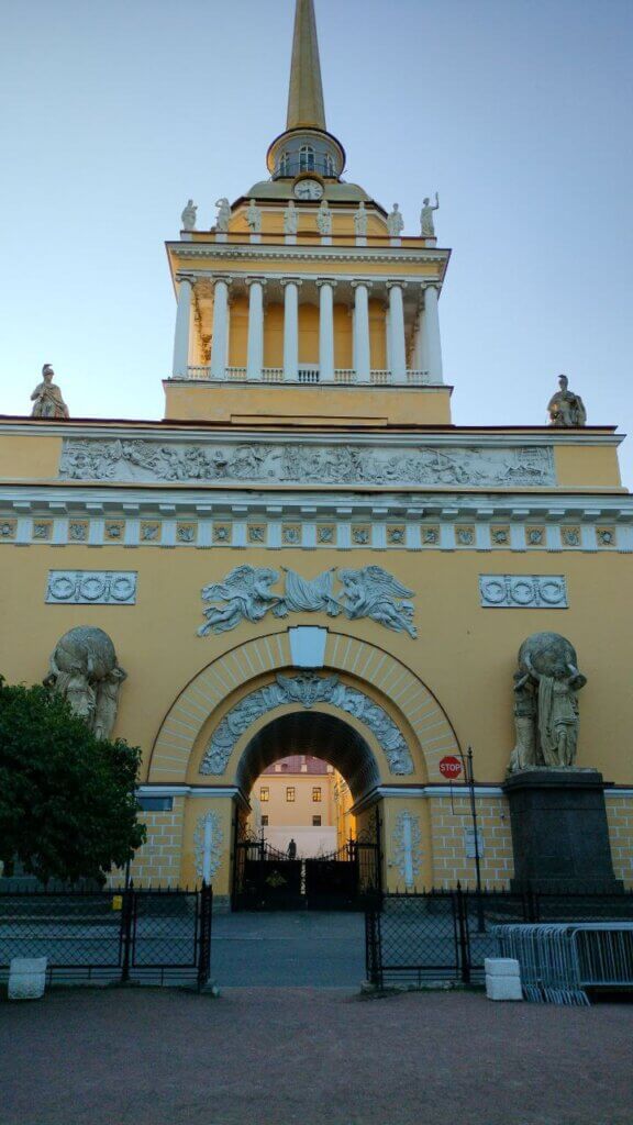 Здание Адмиралтейства — пример классицизма в архитектуре Петербурга