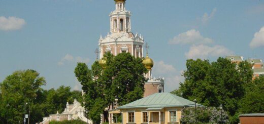 Церковь Покрова в Филях, пример нарышкинского барокко в Москве